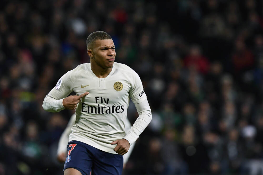 陈梦被造谣靠作弊赢球！队医发声：比赛结束才拿出 不存在AI辅助